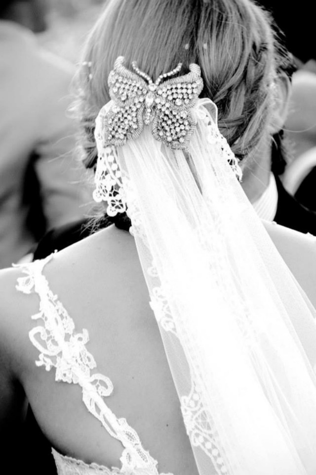 vestidos de novia con bordado pedreria artesanales svaroski apliques  cinturones hombreras 13 - A todo Confetti - Blog de bodas para novias e  invitadas