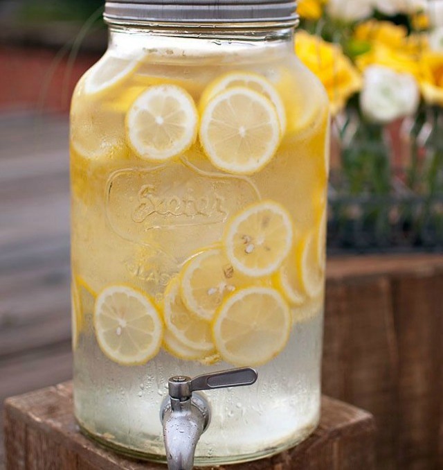 agua aromatizada de sabores frutas especias fresa limon naranja water infused fruits 