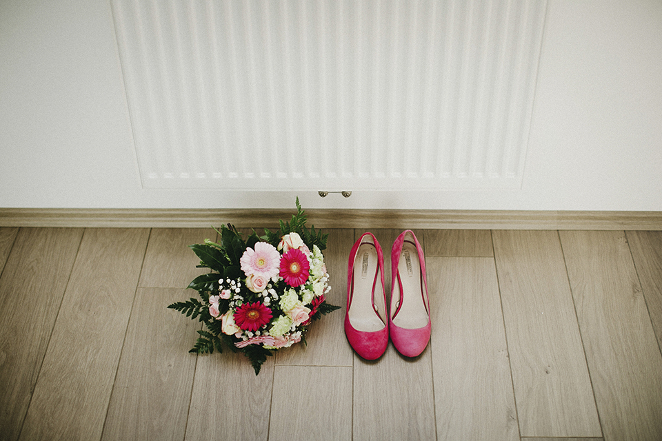 boda bosque ideas corona flores zapatos rosas novia rubia