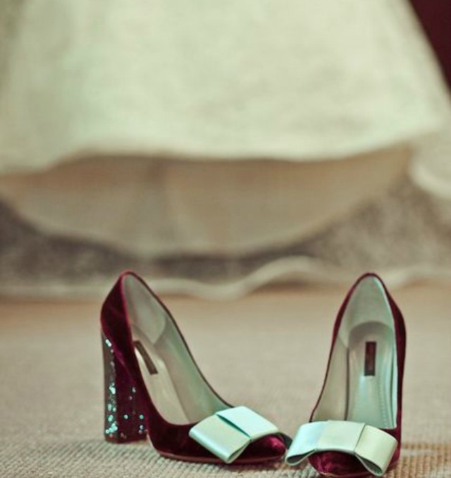 terciopelo complementos bodas invitadas bolsa guantes tocado sombrero lazo zapatos