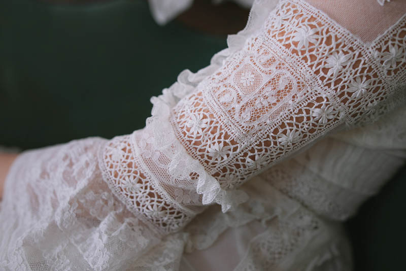 vestido novia sencillo antiguo encaje larca barcelona blog bodas a todo confetti