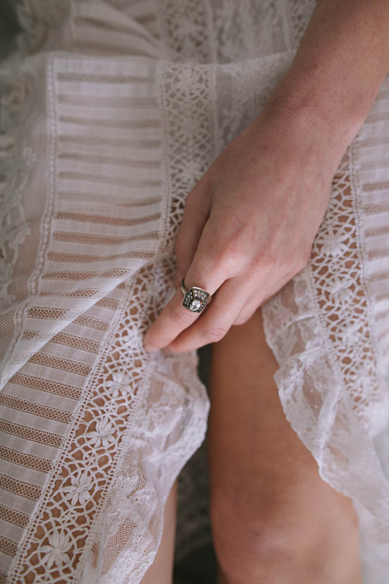 vestido novia sencillo antiguo encaje larca barcelona blog bodas a todo confetti