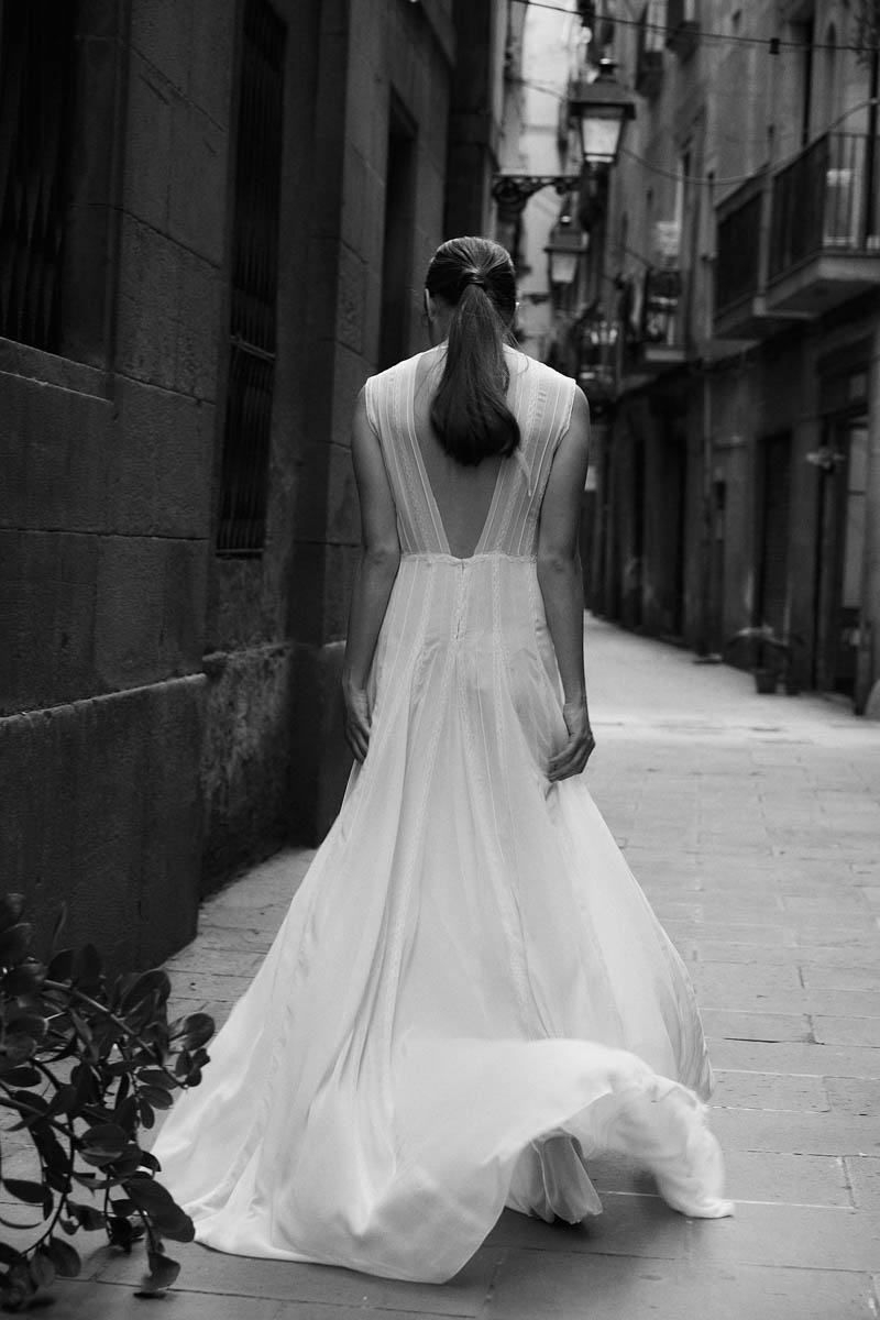 vestidos de novia sencillos marta marti barcelona boda a todo confetti