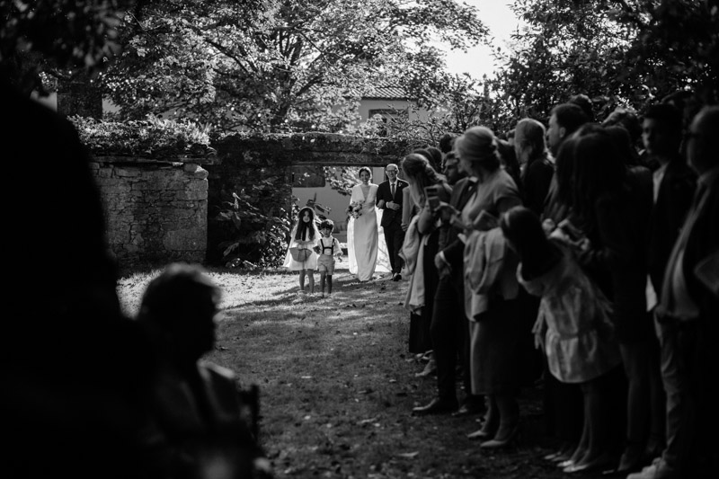 boda pazo sergude galicia vestido novia sara lage capa blog bodas a todo confetti wedding dress minimal spain