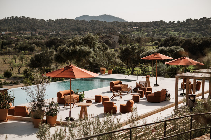 Destination wedding mallorca luxury venue ceremony hotel finca serena the lodge a todo confetti blog