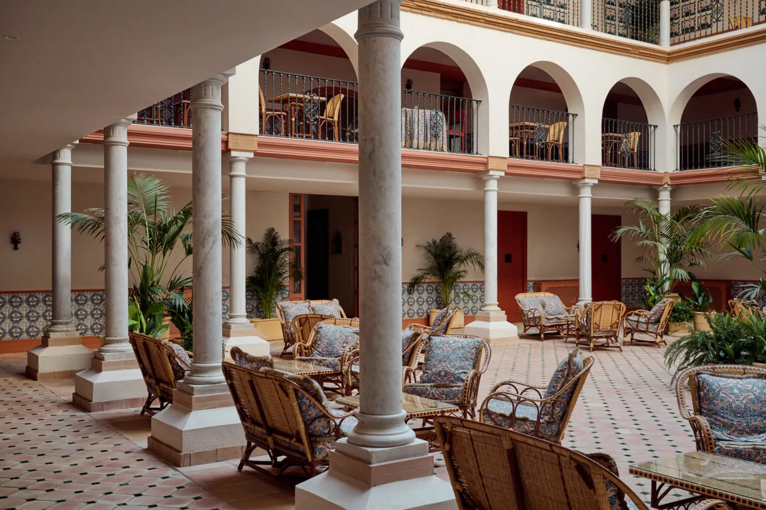 cristine bedfor mahon hotel sevilla
