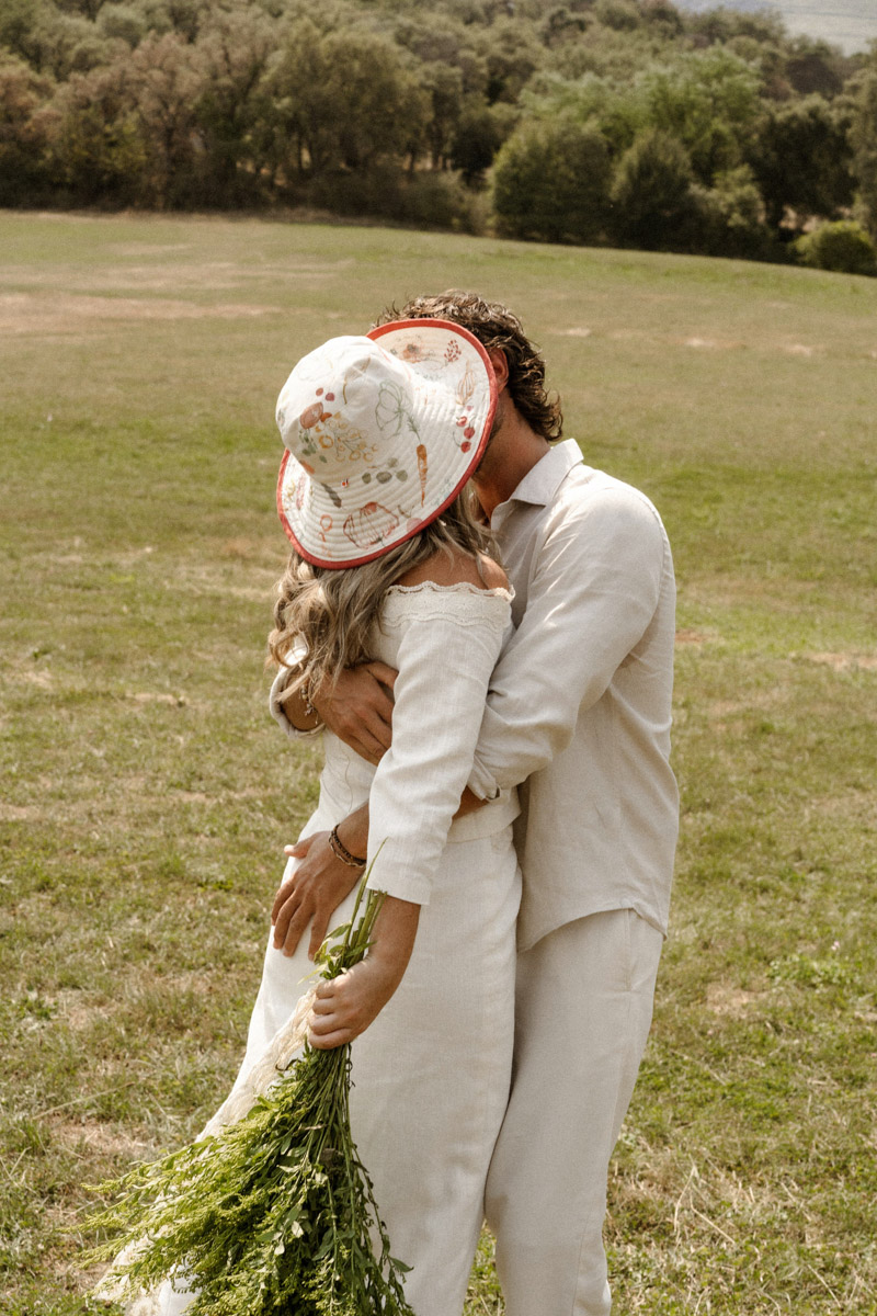 pedida mano boda romualda sombrero novia boho wedding blog bodas a todo confetti