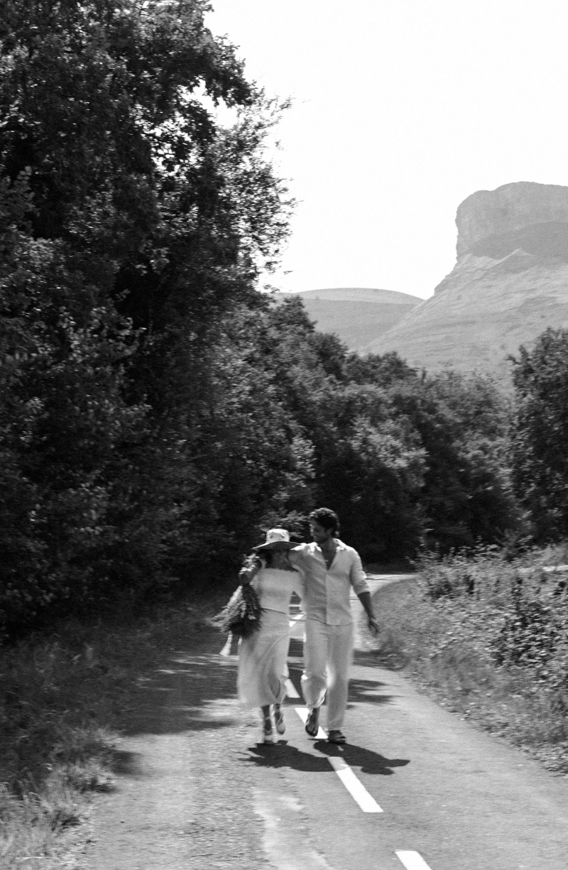 pedida mano boda romualda sombrero novia boho wedding blog bodas a todo confetti