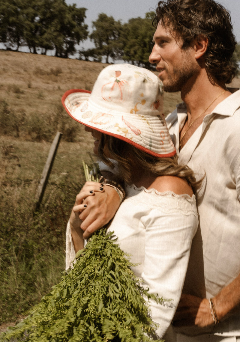 pedida mano boda romualda sombrero novia boho wedding blog bodas a todo confetti