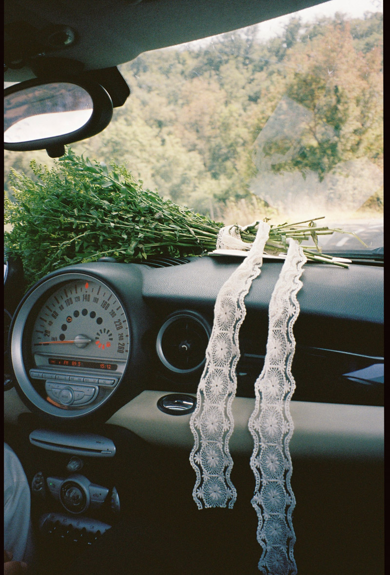 pedida mano boda romualda sombrero novia boho wedding blog bodas a todo confetti