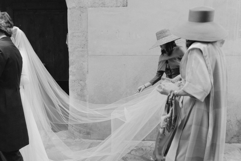 vestido novia santa eugenia atelier boda mallorca sombrero cordobes wedding blog bodas a todo confetti