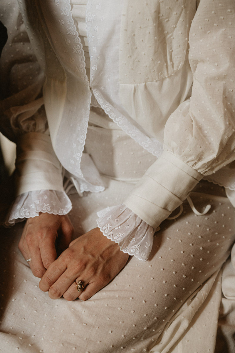 vestido novia santa eugenia atelier boda mallorca sombrero cordobes wedding blog bodas a todo confetti