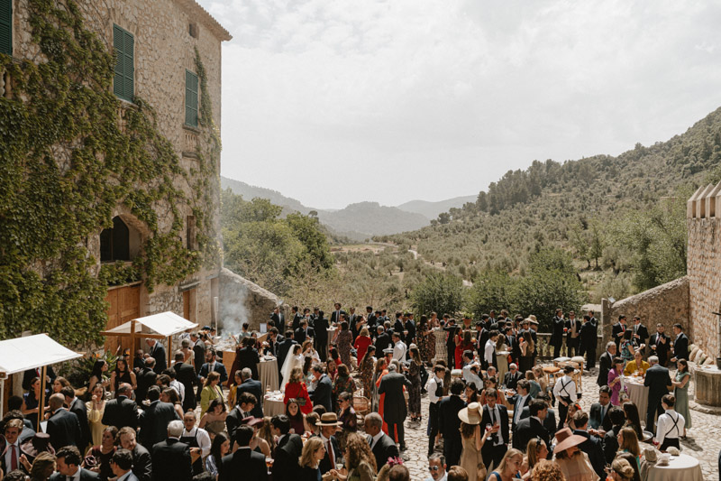 vestido novia santa eugenia atelier boda mallorca sombrero cordobes wedding blog bodas a todo confetti