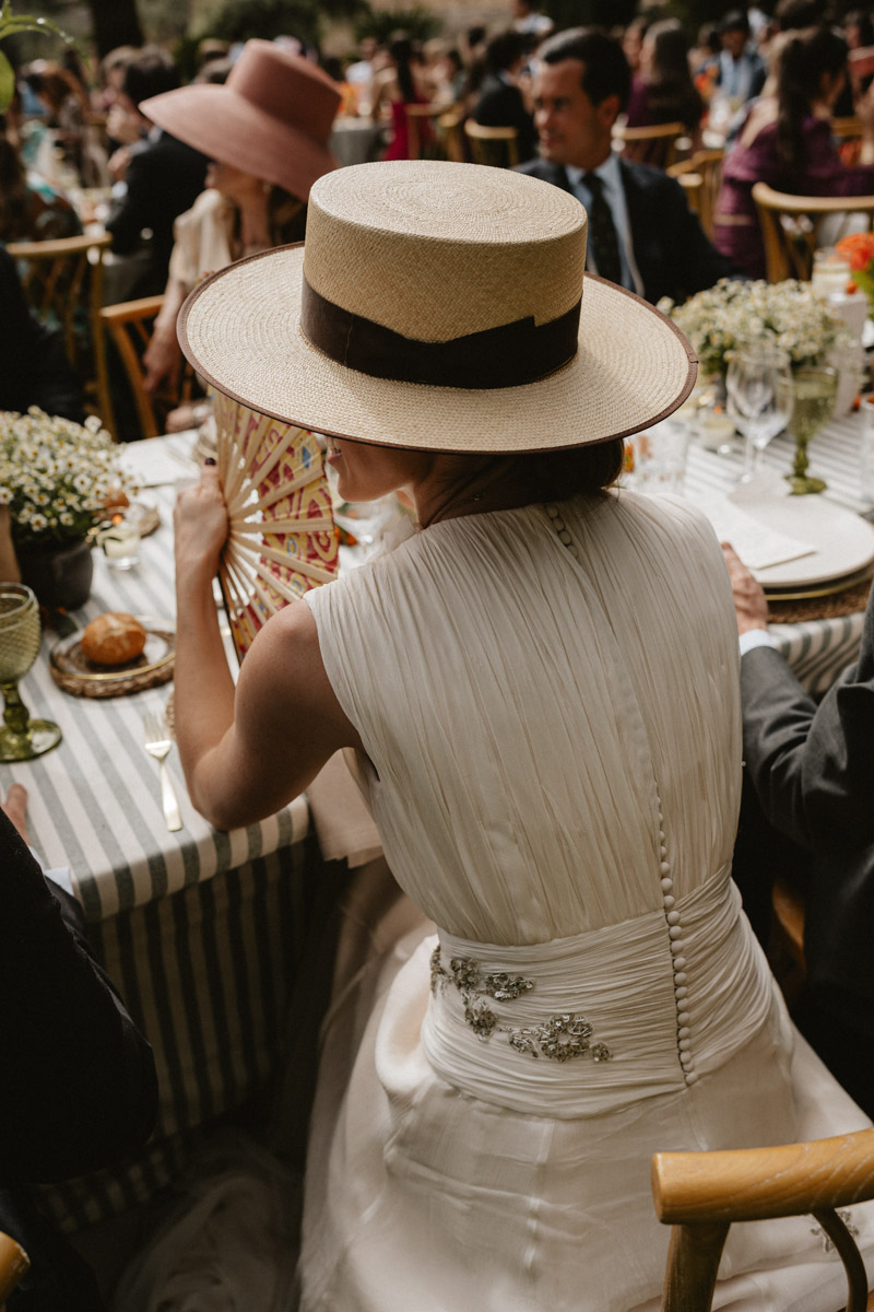 Beatriz & Juan - Mallorca vestido novia santa eugenia atelier boda mallorca sombrero cordobes wedding blog bodas a todo confetti