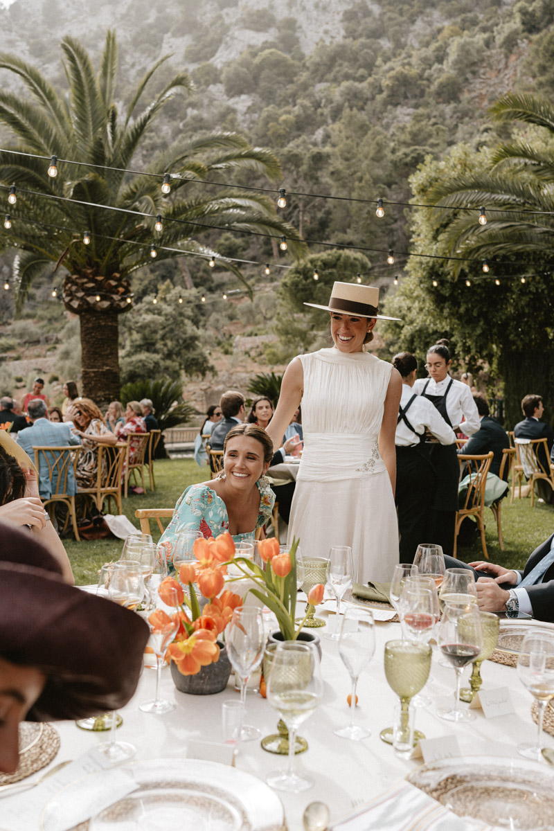 vestido novia santa eugenia atelier boda mallorca sombrero cordobes wedding blog bodas a todo confetti