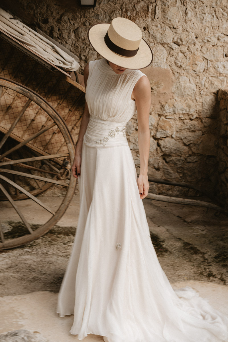 vestido novia santa eugenia atelier boda mallorca sombrero cordobes wedding blog bodas a todo confetti