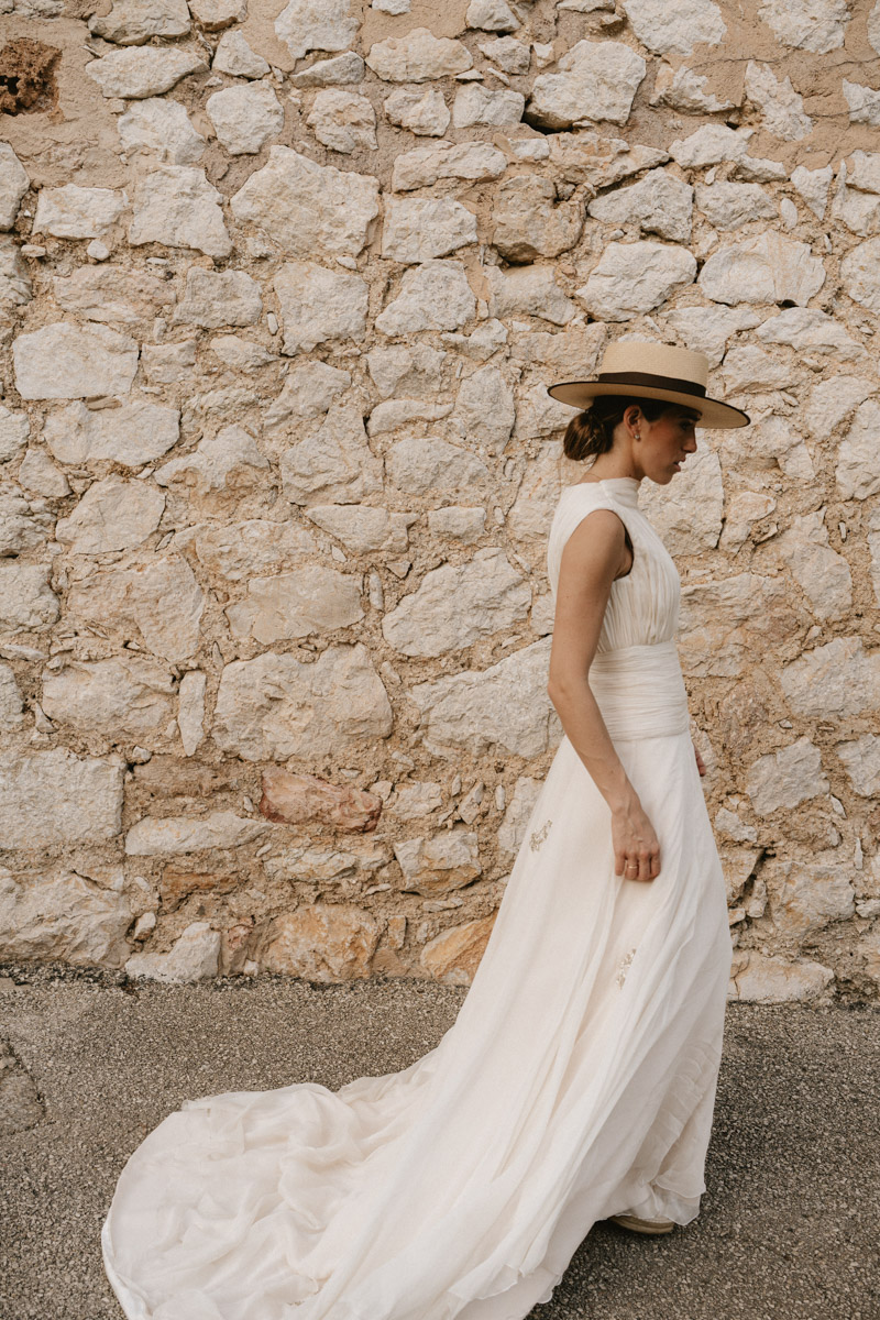 vestido novia santa eugenia atelier boda mallorca sombrero cordobes wedding blog bodas a todo confetti