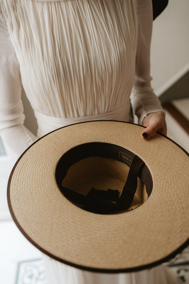 vestido novia santa eugenia atelier boda mallorca sombrero cordobes wedding blog bodas a todo confetti