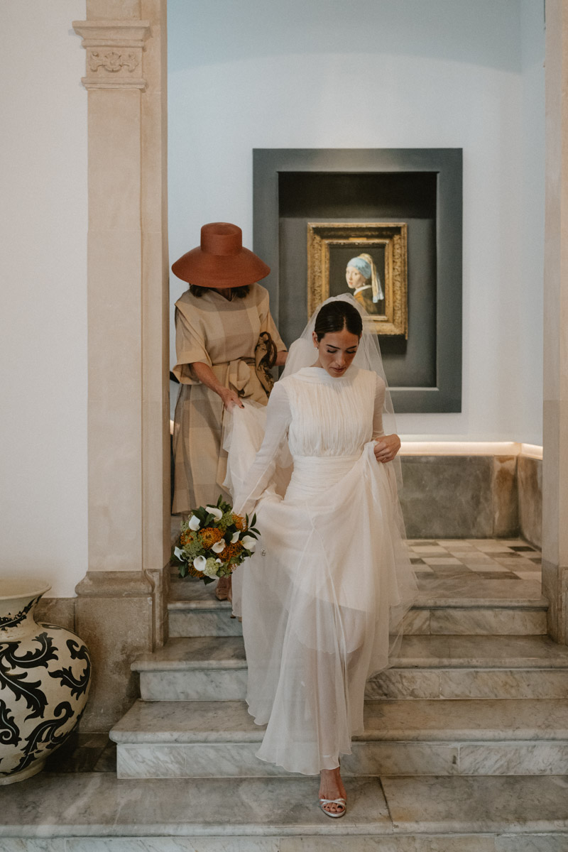 vestido novia santa eugenia atelier boda mallorca sombrero cordobes wedding blog bodas a todo confetti