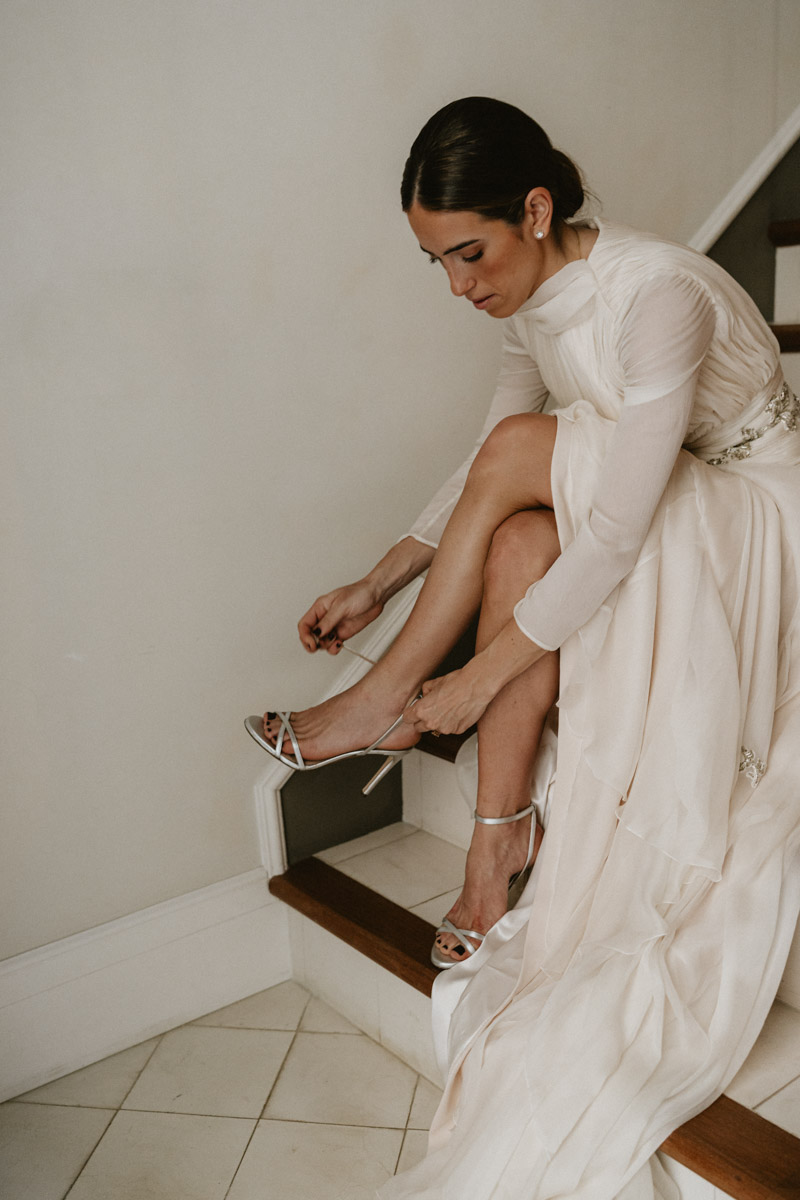 vestido novia santa eugenia atelier boda mallorca sombrero cordobes wedding blog bodas a todo confetti
