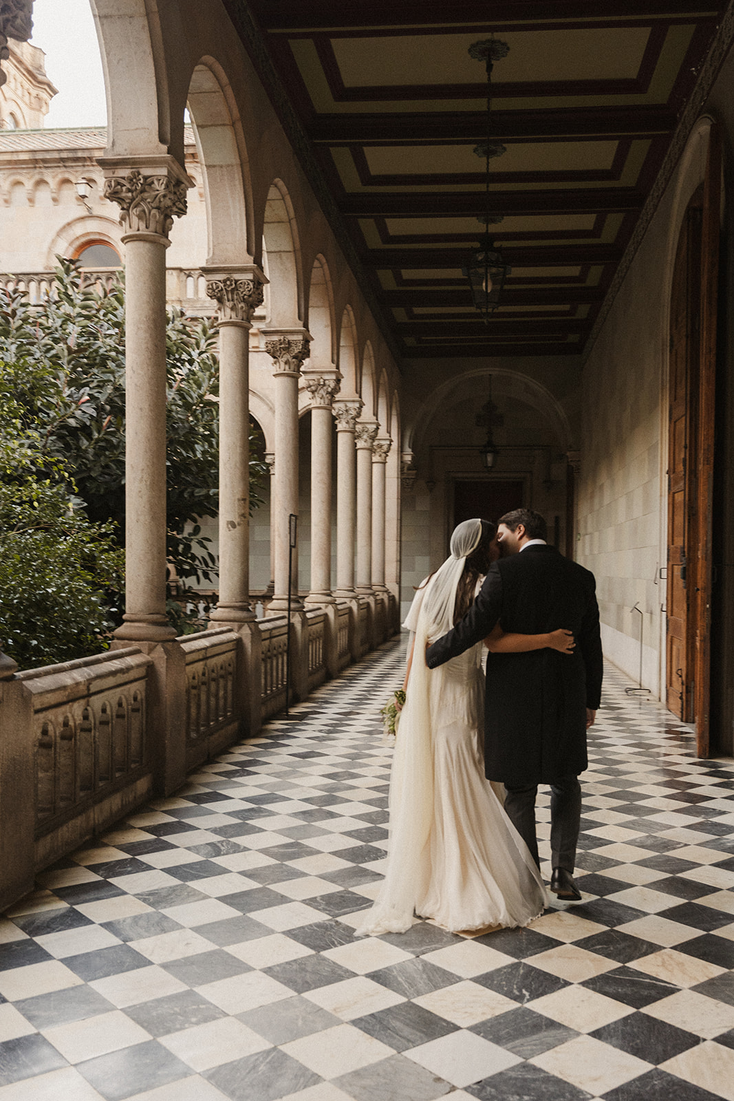 boda barcelona universitat vestido novia teresa helbig blog a todo confetti